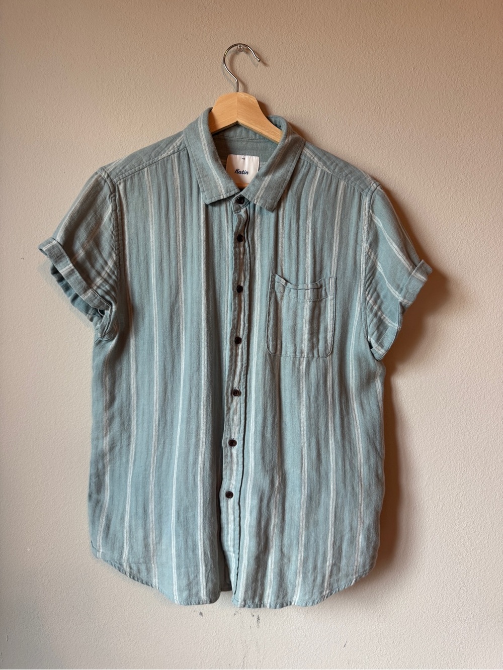 Men’s Short-Sleeve Button-Up Shirt in Light Teal Stripe